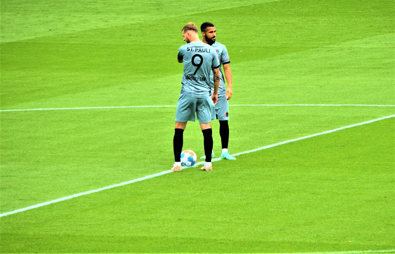 “经典电影中的香烟文化”