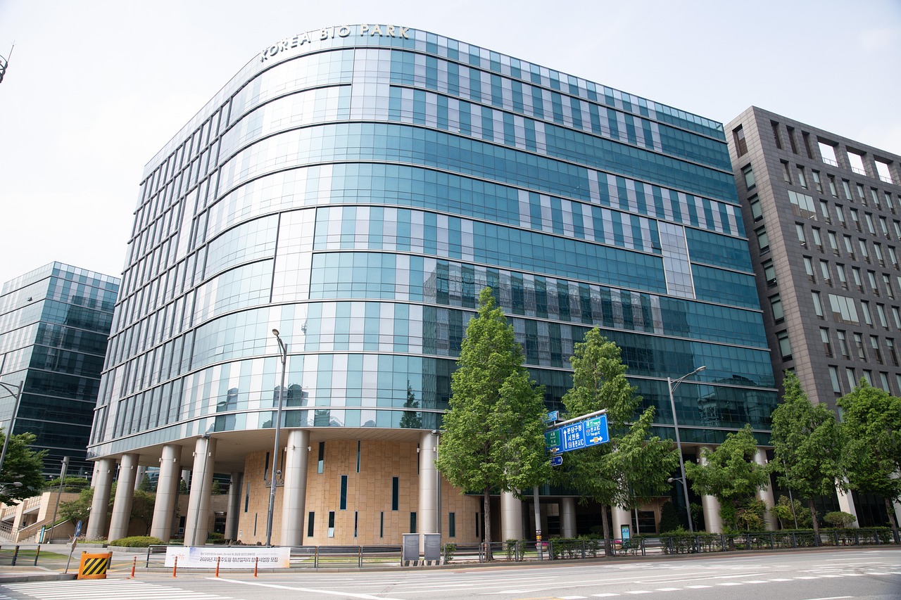 欧盟方盒万宝路葡萄爆珠：富阳公司注册代理费多少钱